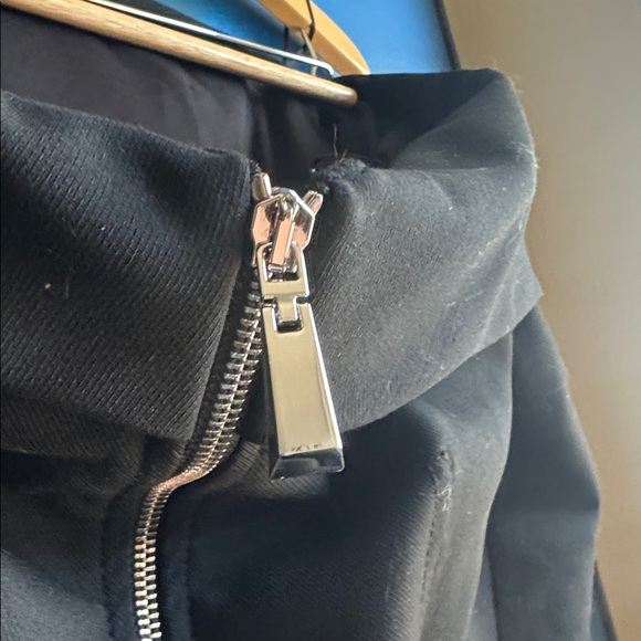 Limited Edition Zara Black Off-Shoulder Jacket top with Zipper - Picture 3 of 7